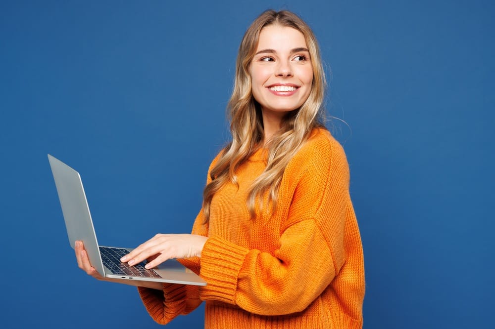 Young,Happy,Caucasian,It,Woman,She,Wear,Yellow,Sweater,Casual