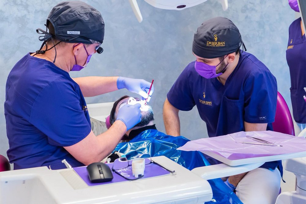 persoana-la-dentist-drserban